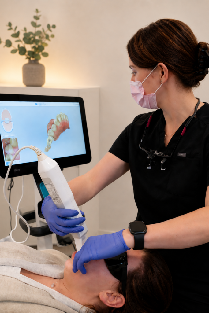 Dr Lisa Kienert consultation digital scan